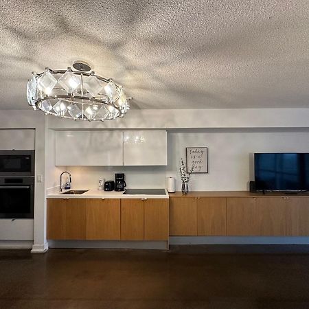 Toronto Downtown Luxurious Stylish 3 Bedroom 3 Bath 2 Balconies Near Rogers Centre Lakeview Condo Eksteriør bilde