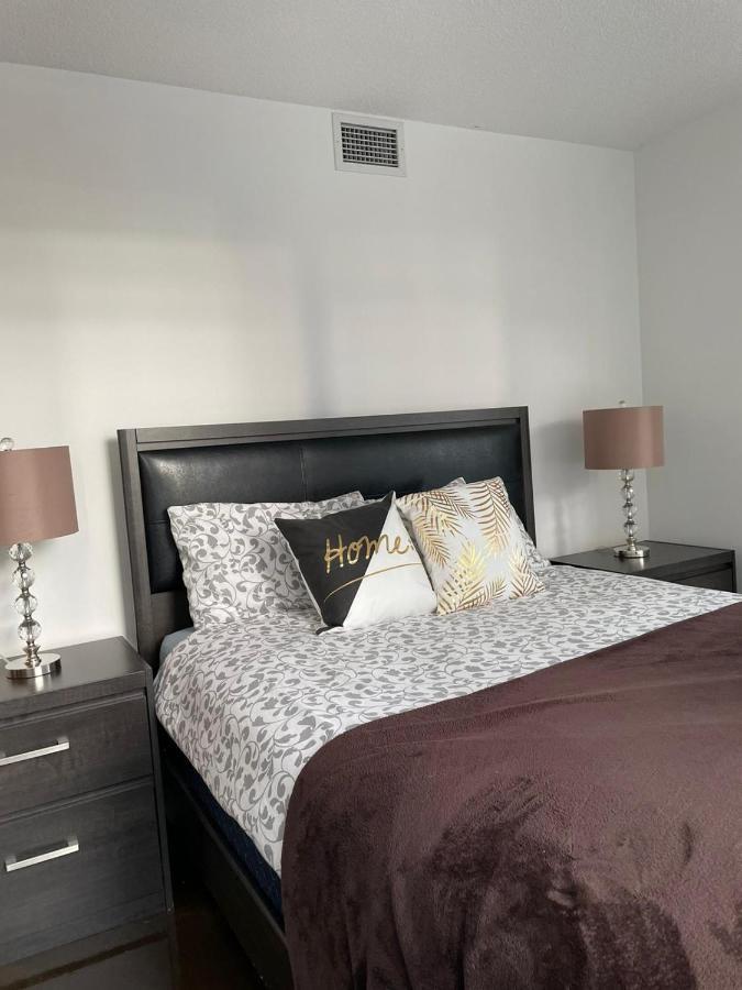 Toronto Downtown Luxurious Stylish 3 Bedroom 3 Bath 2 Balconies Near Rogers Centre Lakeview Condo Eksteriør bilde