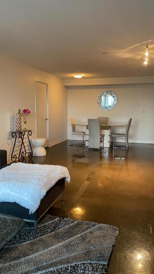 Toronto Downtown Luxurious Stylish 3 Bedroom 3 Bath 2 Balconies Near Rogers Centre Lakeview Condo Eksteriør bilde