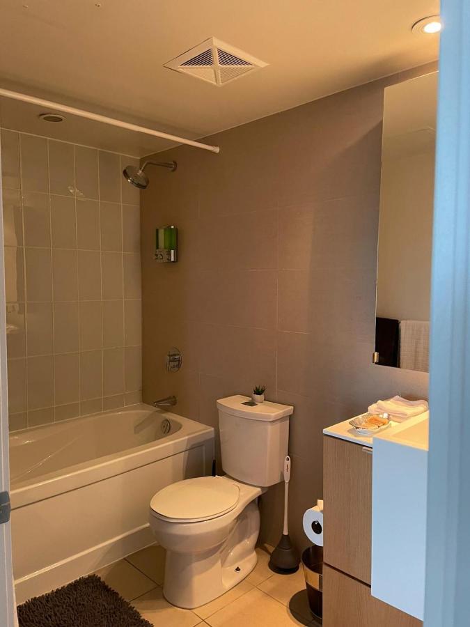Toronto Downtown Luxurious Stylish 3 Bedroom 3 Bath 2 Balconies Near Rogers Centre Lakeview Condo Eksteriør bilde