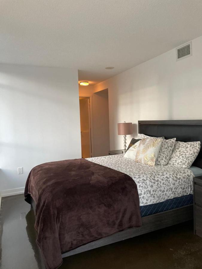 Toronto Downtown Luxurious Stylish 3 Bedroom 3 Bath 2 Balconies Near Rogers Centre Lakeview Condo Eksteriør bilde