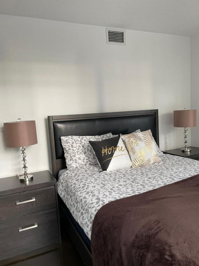 Toronto Downtown Luxurious Stylish 3 Bedroom 3 Bath 2 Balconies Near Rogers Centre Lakeview Condo Eksteriør bilde