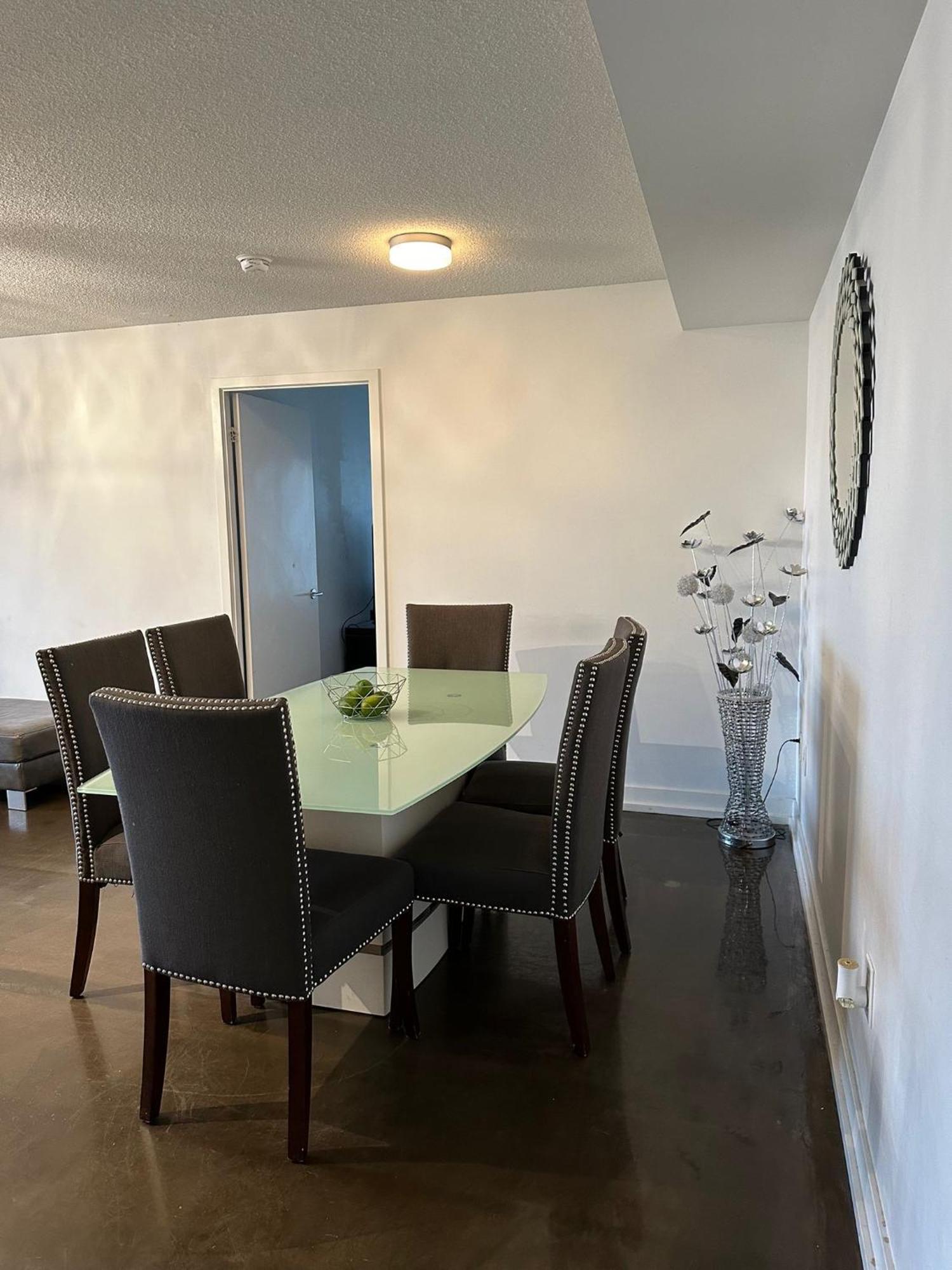 Toronto Downtown Luxurious Stylish 3 Bedroom 3 Bath 2 Balconies Near Rogers Centre Lakeview Condo Eksteriør bilde